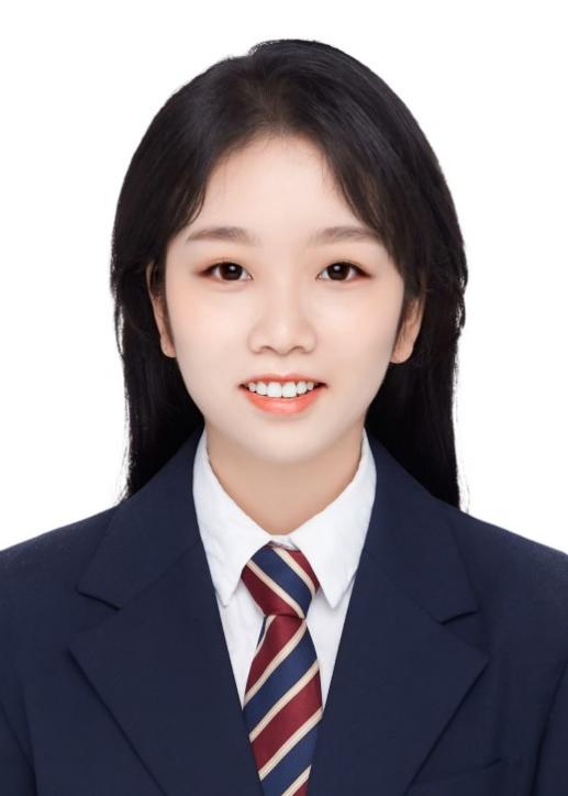 穿着西装的小孩描述已自动生成 穿着西装的小孩描述已自动生成